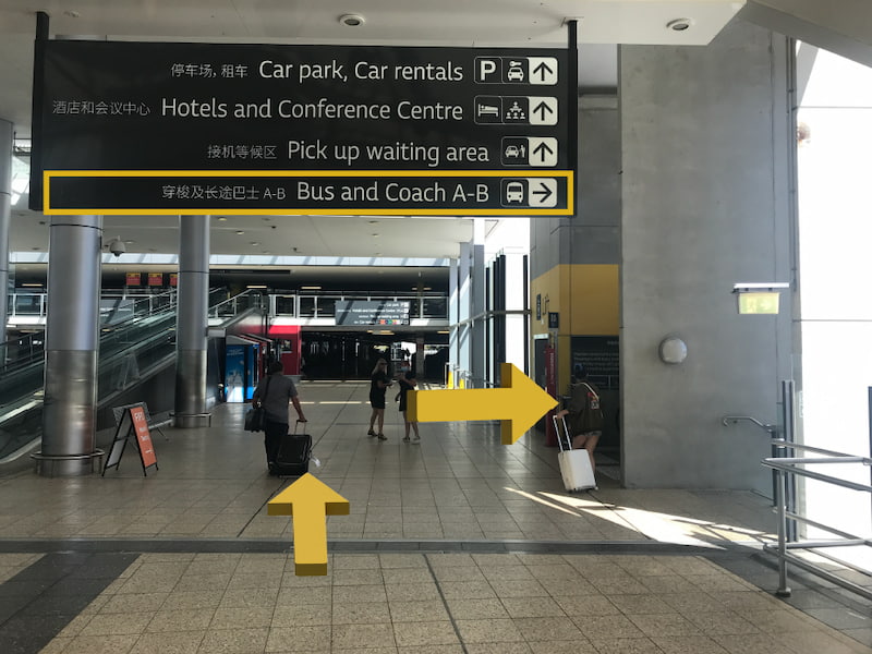 Directional airport sign indicating to turn right to access the Bus and Coach A-B.